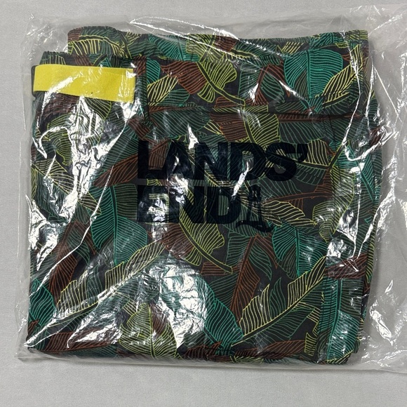 Lands End Big and Tall 9" Outrigger Quick Dry Cargo Swim Trunks with No Liner - Picture 4 of 4